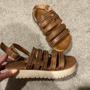 Bed Stu Ensley tan rustic sandal size 8.5